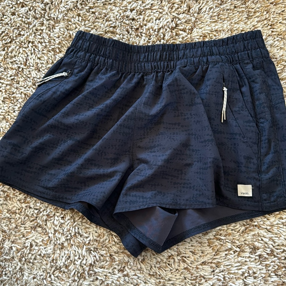 Vuori dash shorts